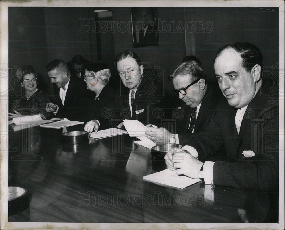 1960 Press Photo Mrs William Montgomery President PTA  - Historic Images
