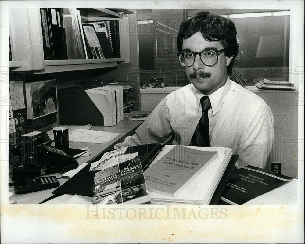 1983 Press Photo Jeffery Kaczmarak Oakland County Aide - Historic Images