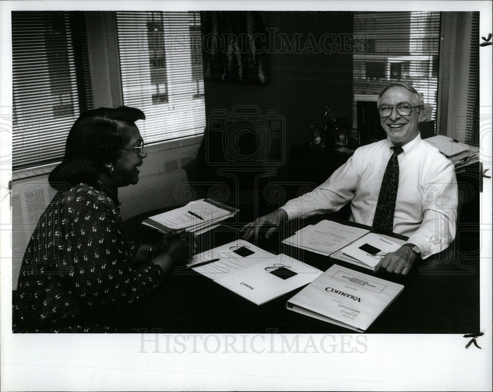 1992 Press Photo Tom Cain business Executive Joyner Pic - Historic Images