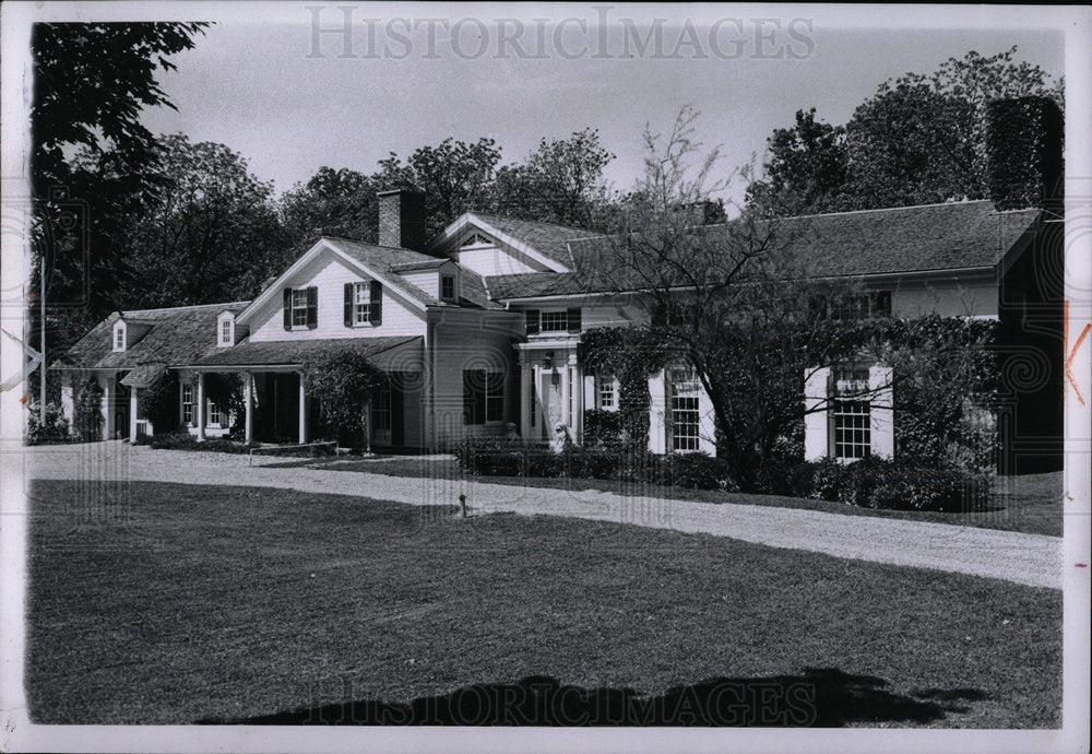 1965 Press Photo Sarah Van Hoosen Jones Home Ground  - Historic Images