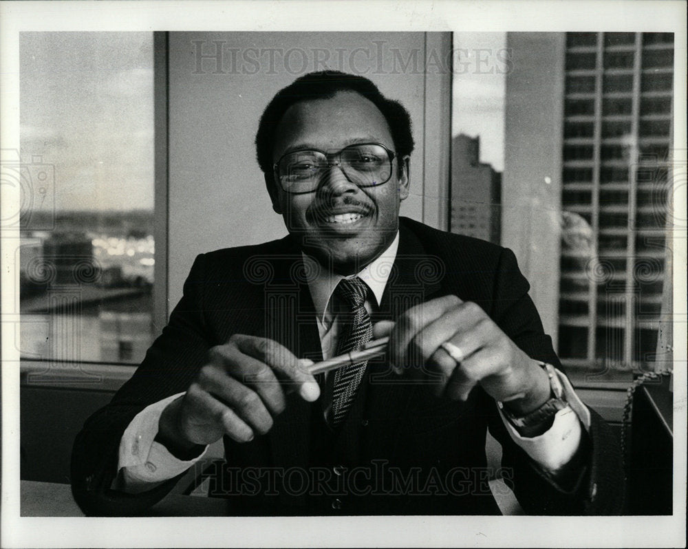 1981 Press Photo Mack Jones Bank executive pilot loan - Historic Images