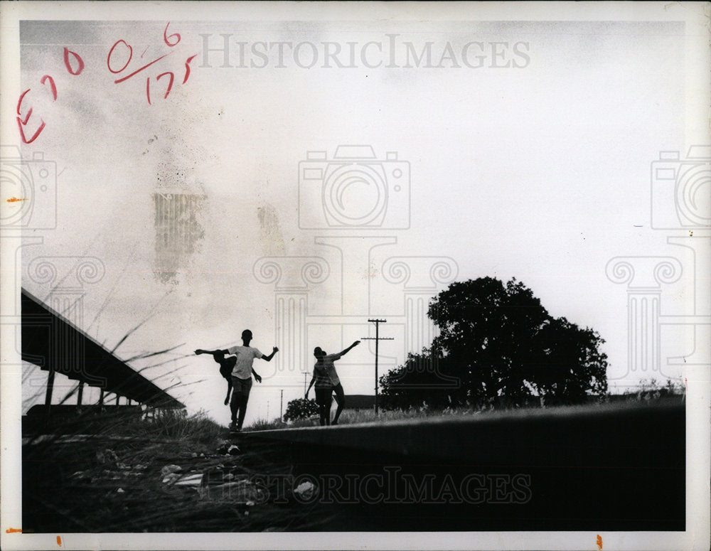 1969 Press Photo Passenger service railroad Street  - Historic Images