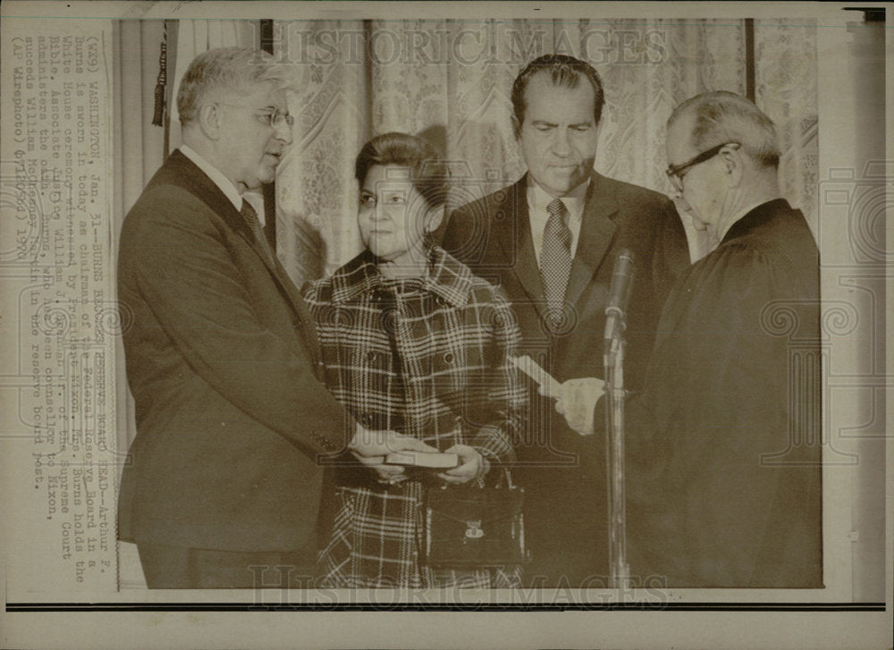 1970 Press Photo President Nixon Bari White House Burns - Historic Images