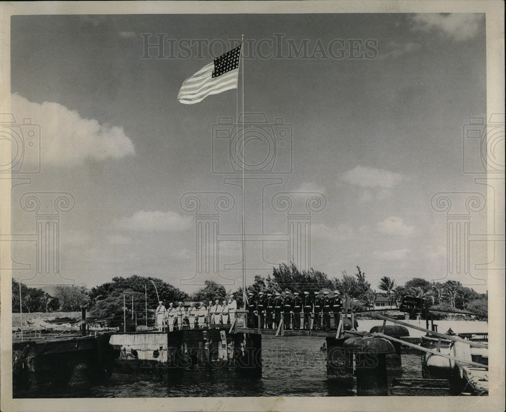 Press Photo Flag hosting American  - Historic Images