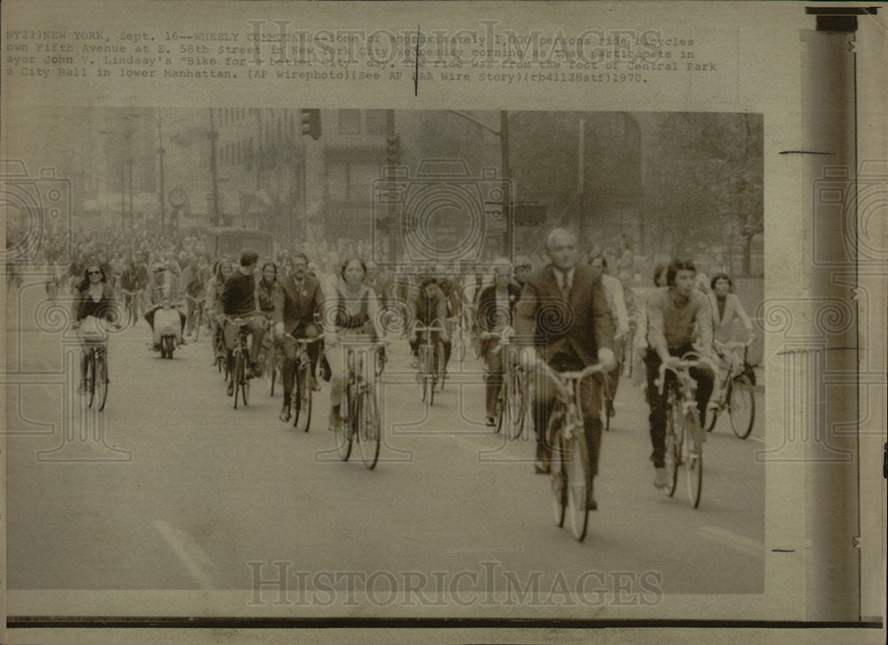 1970 Press Photo Almost 1000 persons rides bicycles on  - Historic Images