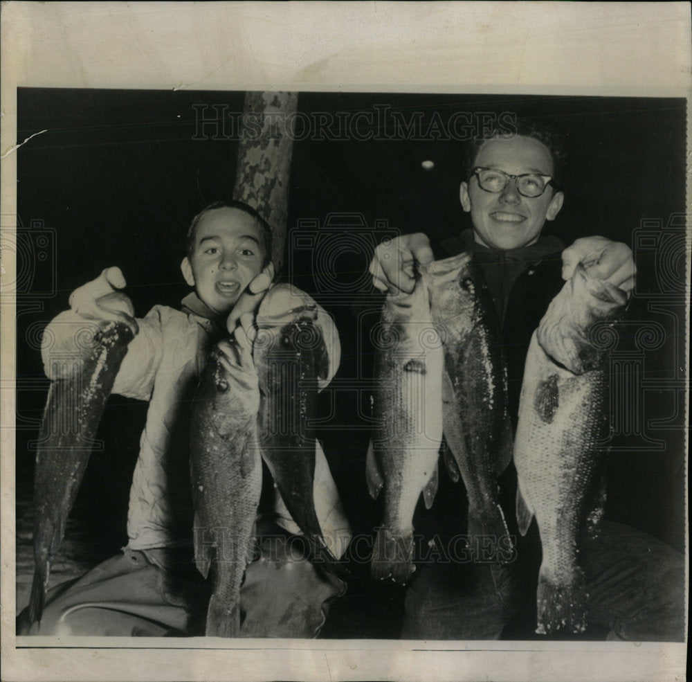1962 Press Photo Jimmy Fulton and Garey Gregg fishing - Historic Images
