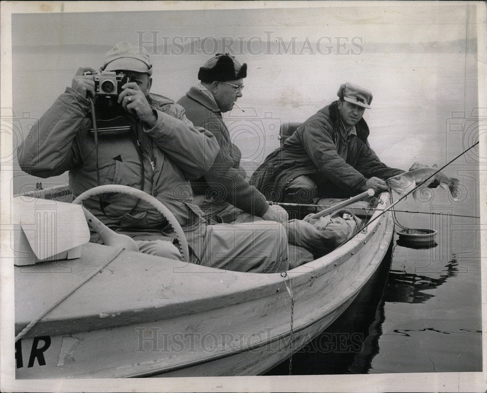 1962 Press Photo Fishermen got Walleye at Detroit Lakes - Historic Images