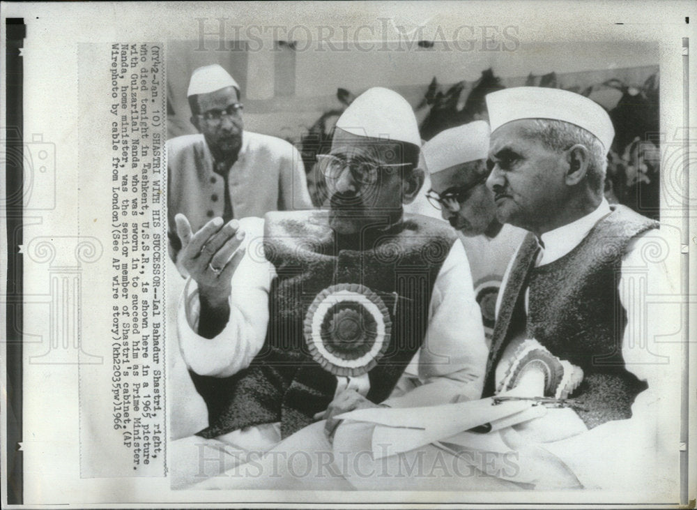 1966 Press Photo Shastri with his successor G.Nanda. - Historic Images