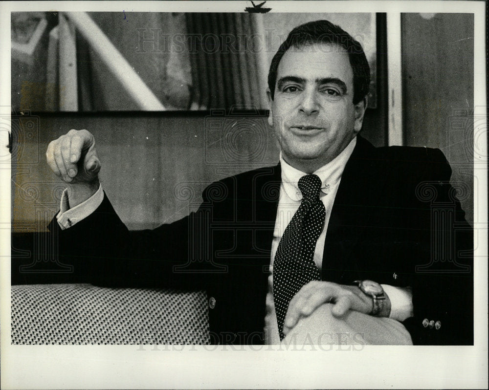 1980 Press Photo Furniture Designer Vladimir Kagan - Historic Images