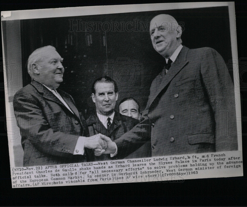 1963 Press Photo Charles de Gaulle Ludwig Erhard shake - Historic Images
