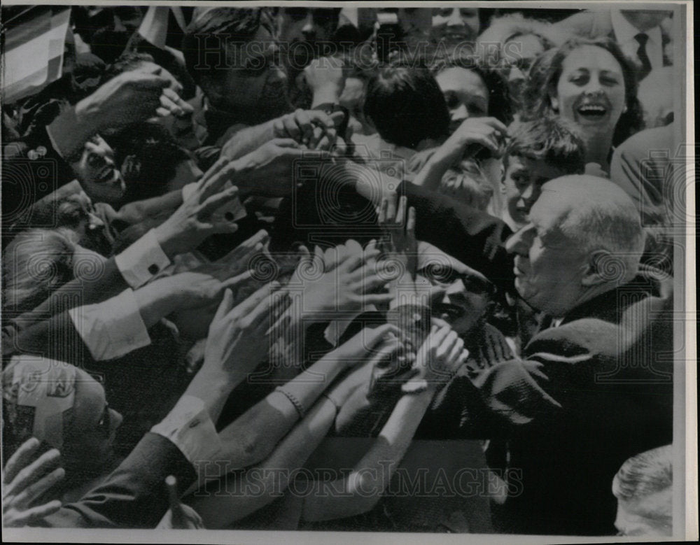 1964 Press Photo French President Greets Supporters - Historic Images