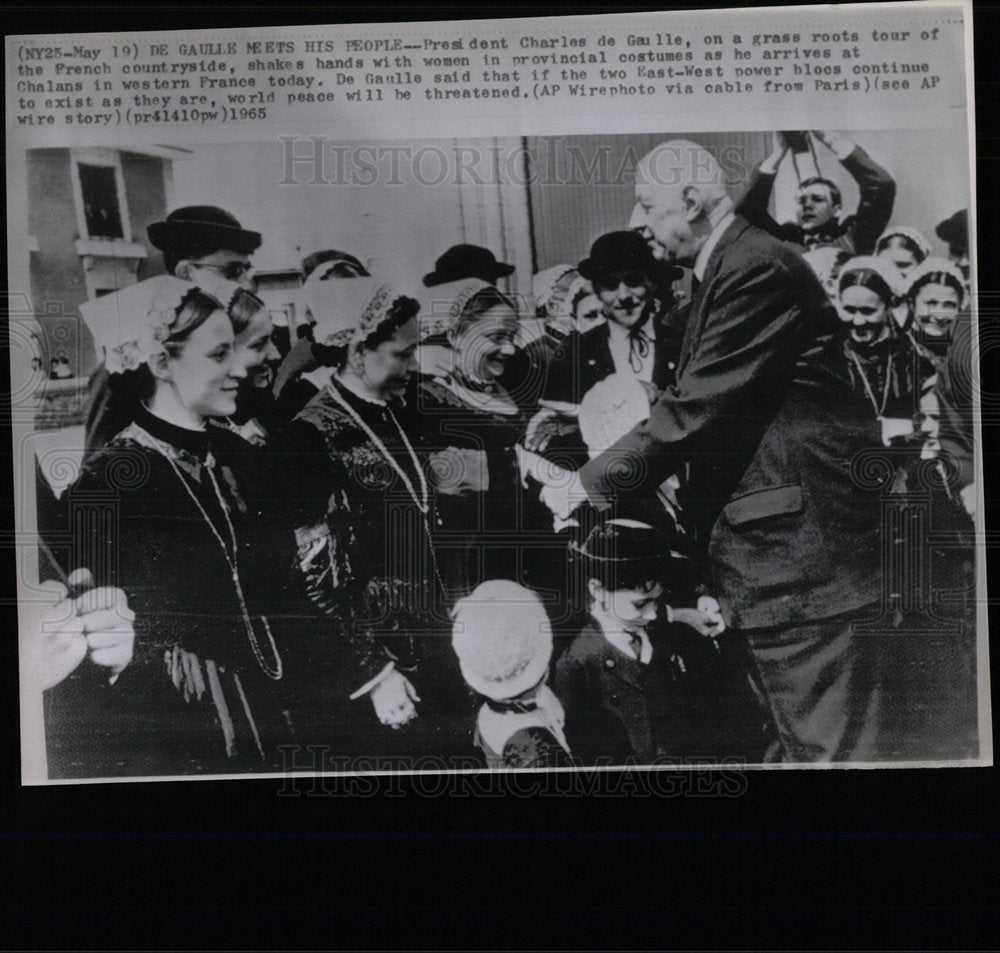 1965 Press Photo De Gaulle Meets His People - Historic Images