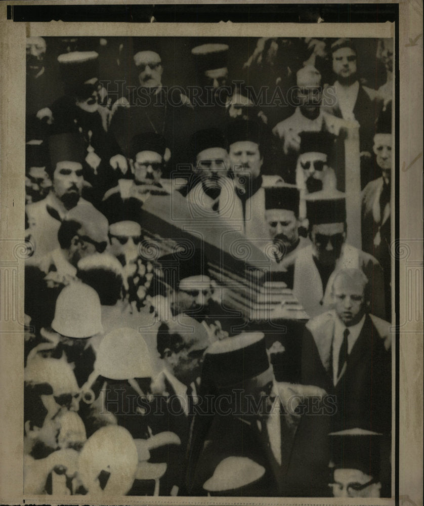 1972 Press Photo Patriarch&#39;s Casket Carried To Cemetery - Historic Images