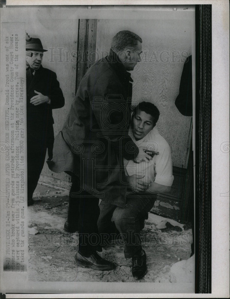 1966 Press Photo Donald Prout Broke Away From Guards - Historic Images