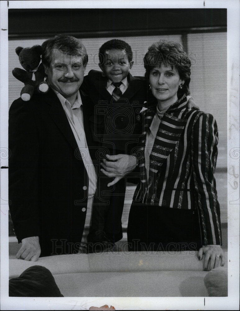 1984 Press Photo Alex Karras, Emmanuel Lewis and Susan  - Historic Images