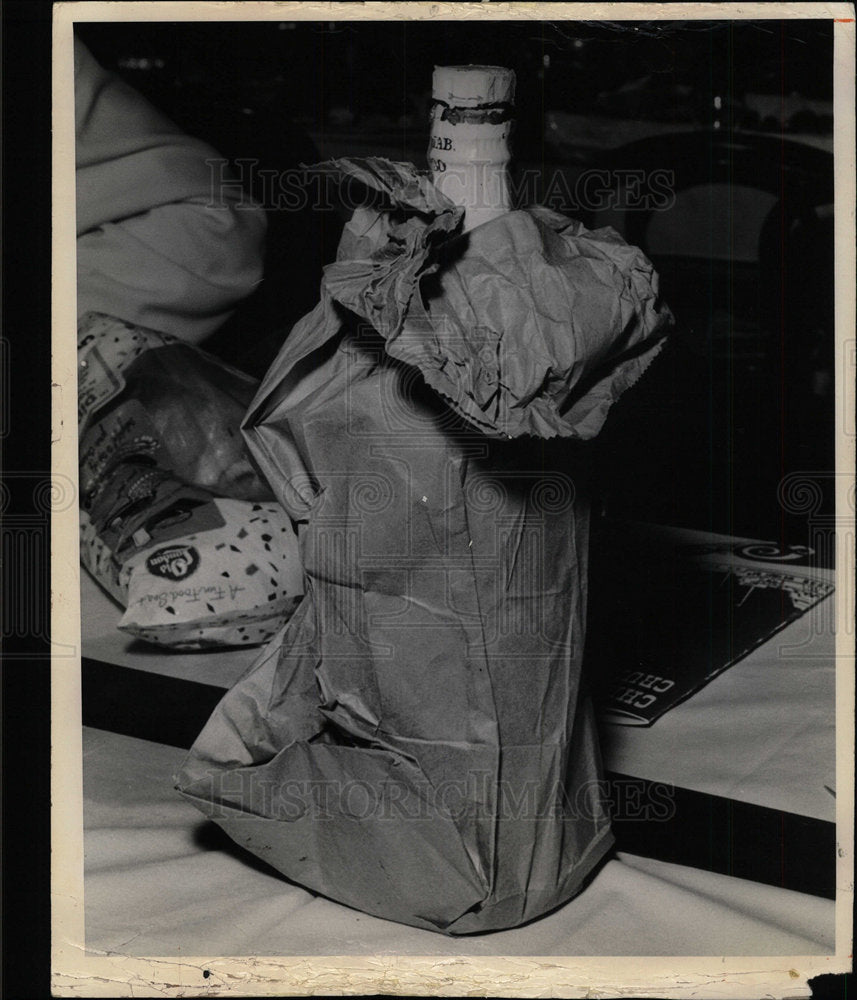 1964 Press Photo liquor tax information sales retailers - Historic Images