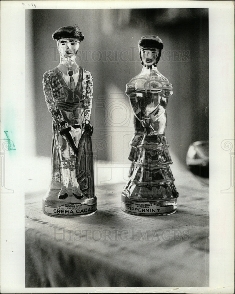 1981 Press Photo Miniature bottles from Spain. - Historic Images