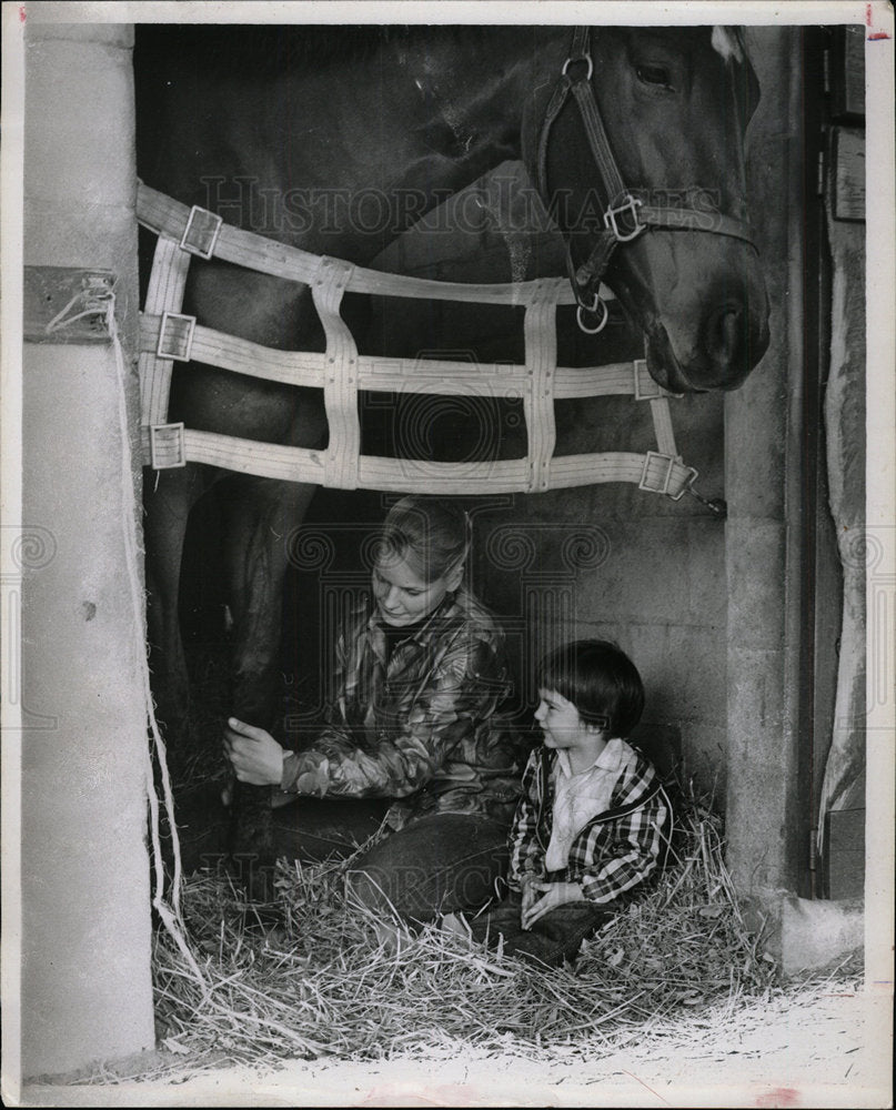 Press Photo Horse Farm - Historic Images