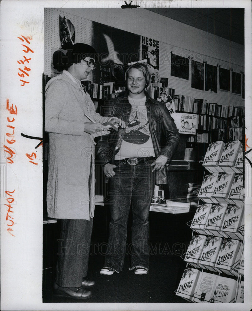 1977 Press Photo Julia Grice author  - Historic Images