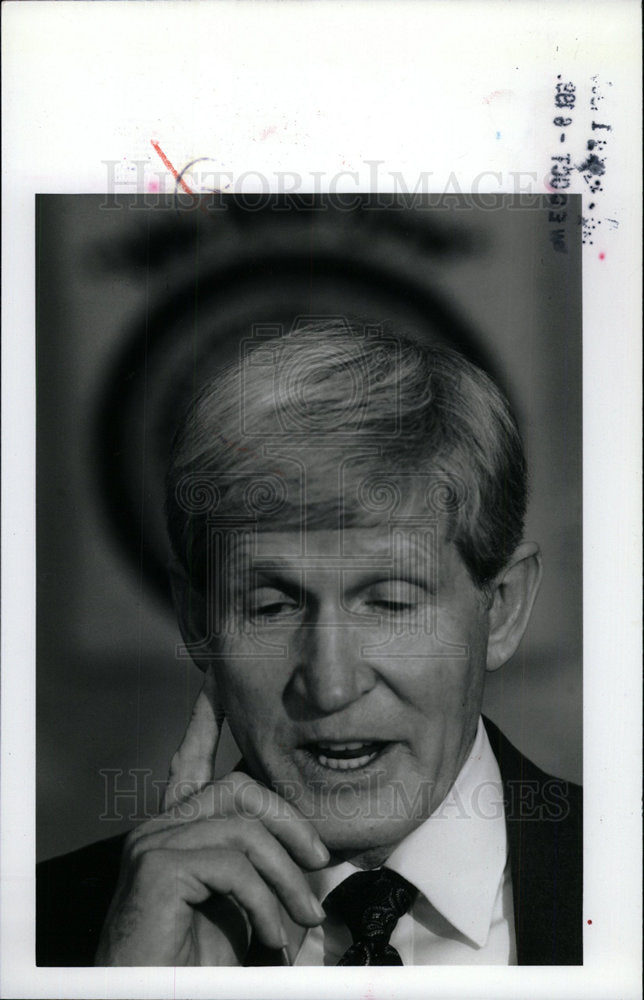 1990 Press Photo Lewis W Finch,superintendent,Denver - Historic Images