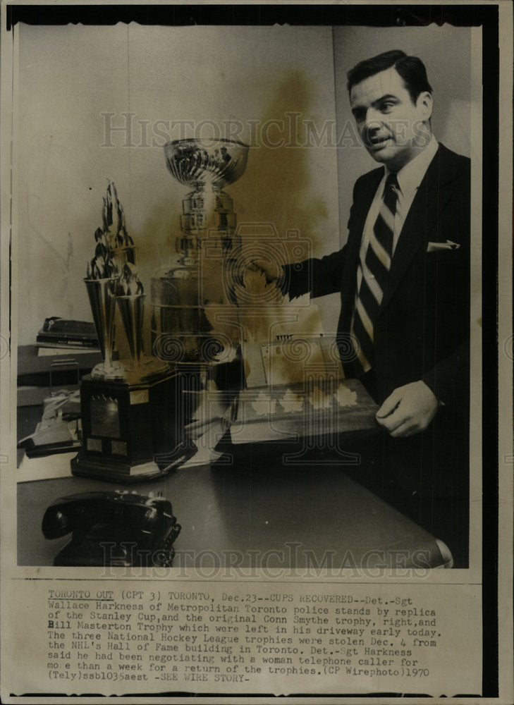 1970 Press Photo Wallace Harkness with Trophies - Historic Images