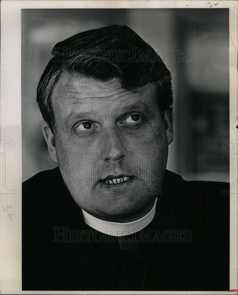 1968 Press Photo Bishop C. Edward Crowther - Historic Images