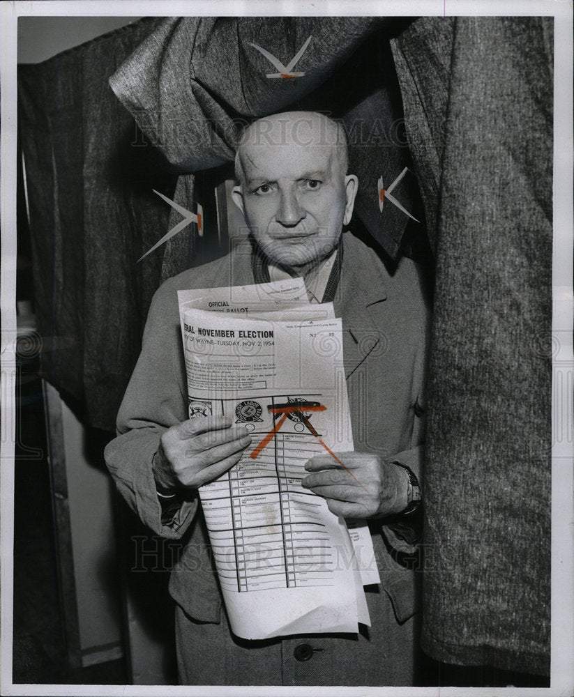 1954 Press Photo Michael Karmann,99 voting - Historic Images
