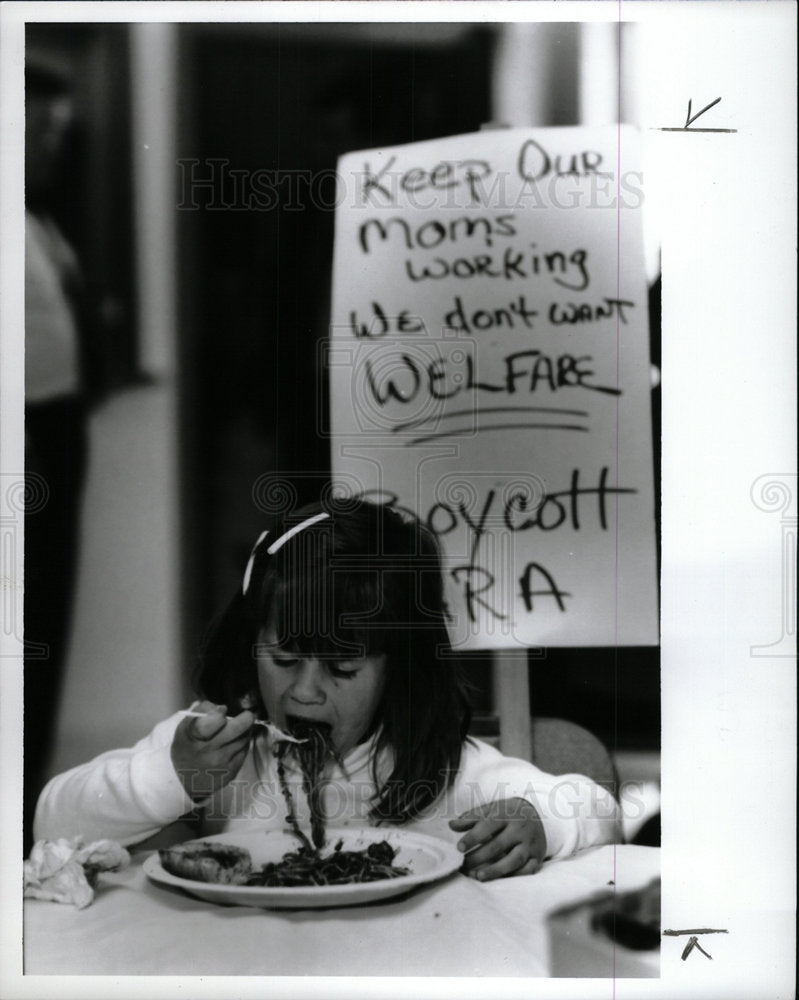 1991 Press Photo Food service workers strike - Historic Images