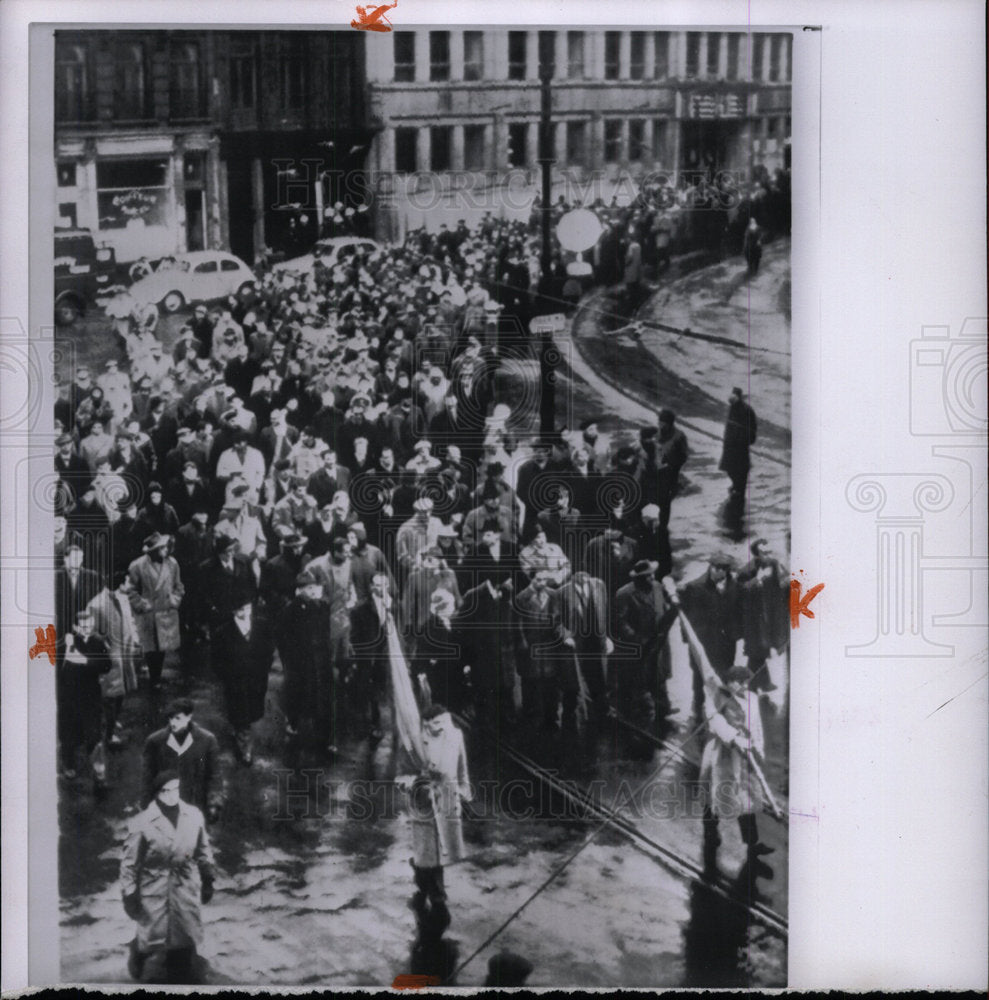 1960 Press Photo Belgian Strikers March Main Street - Historic Images