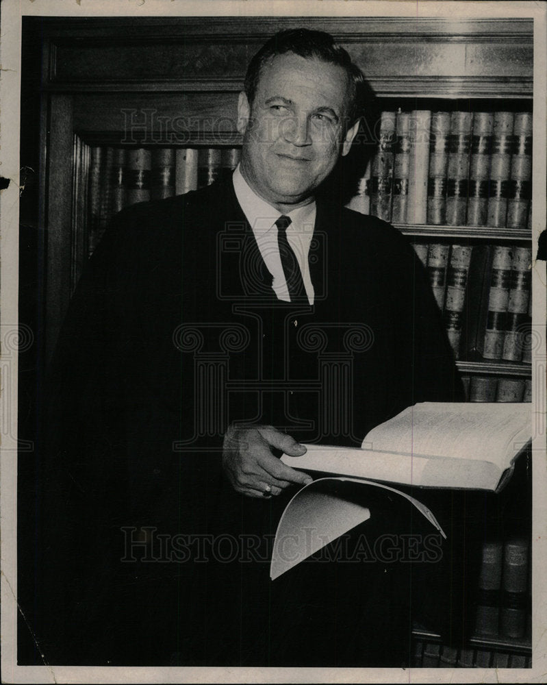 1968 Press Photo Dist. Judge Sherman G. Finesilver - Historic Images