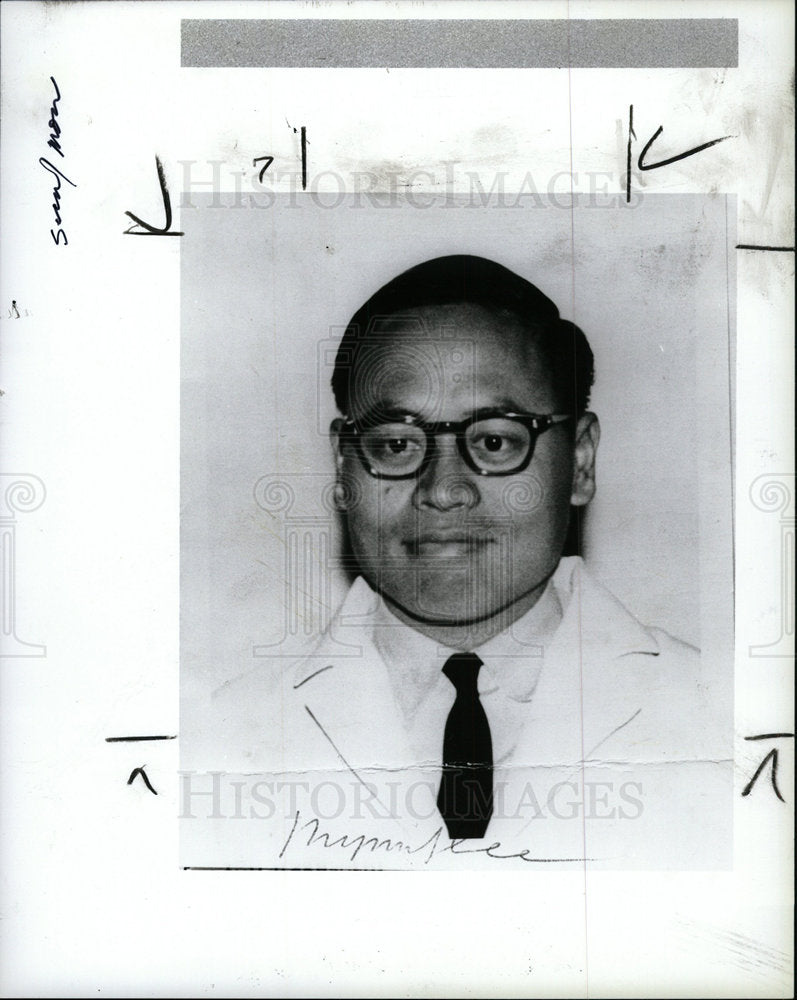 1990 Press Photo Dr. Myron Lee Ophthalmologist - Historic Images