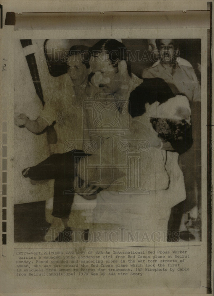 1970 Press Photo Wounded Jordanian Girl Beruit - Historic Images