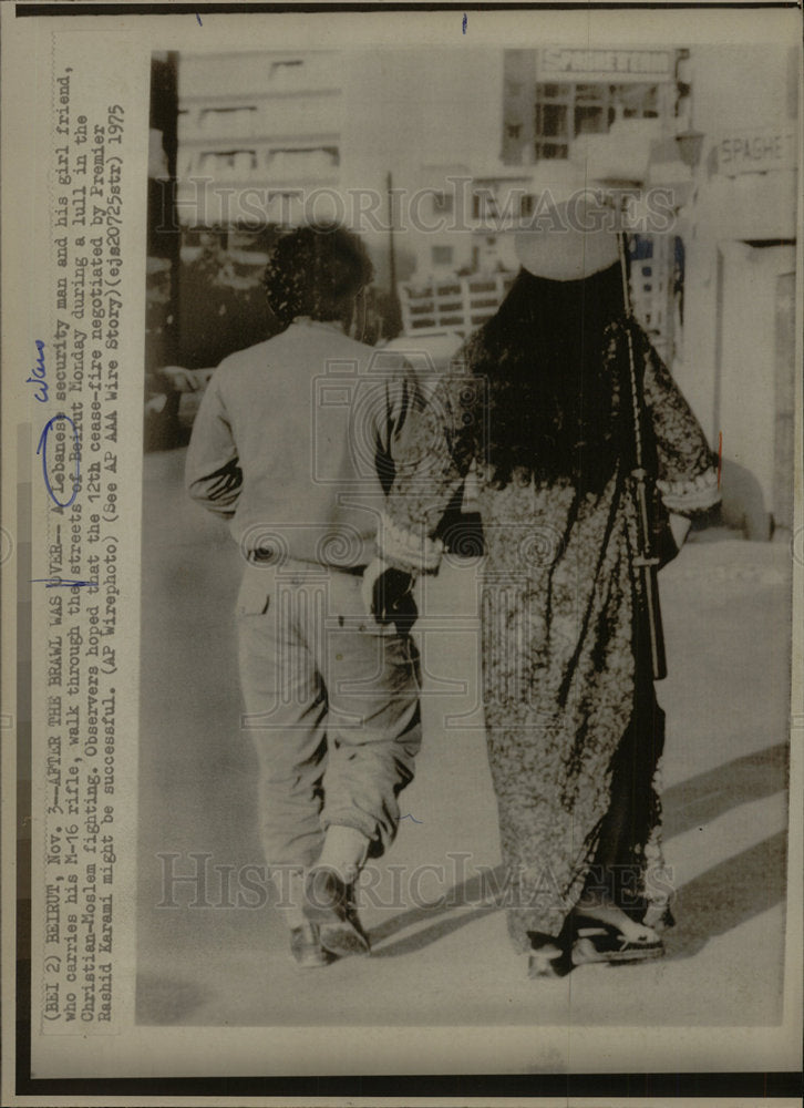 1975 Press Photo Lebanese Security and Girlfriend - Historic Images