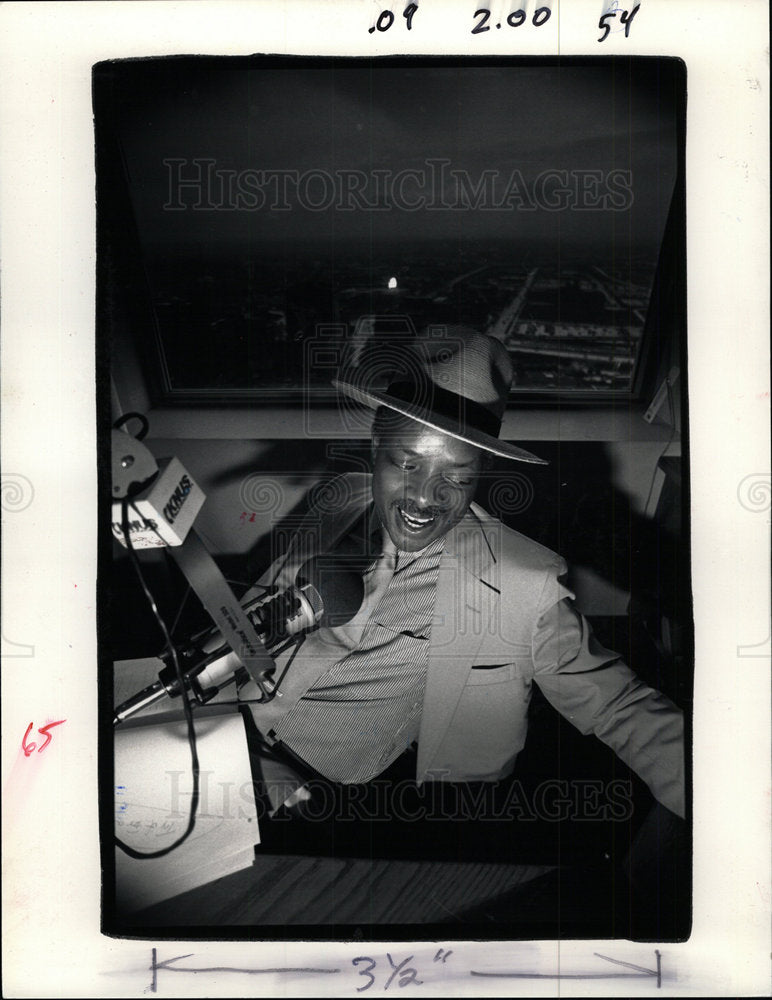 1987 Press Photo Ken Hamblin American Radio Host Author - Historic Images