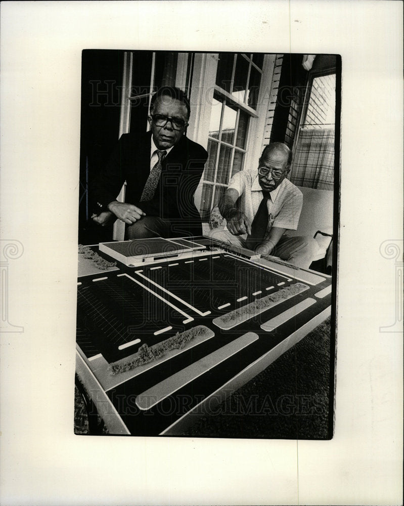1981 Press Photo Herschel Richey Previews New Center - Historic Images
