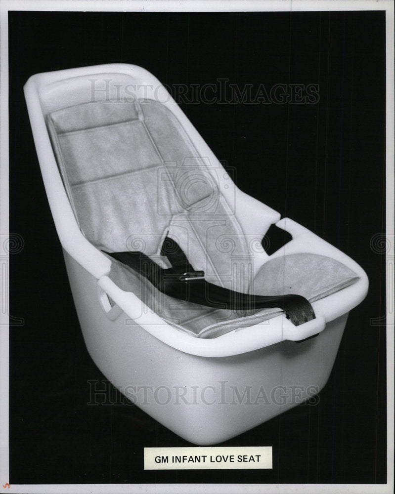 1979 Press Photo General Motors Auto Infant Love Seat  - Historic Images