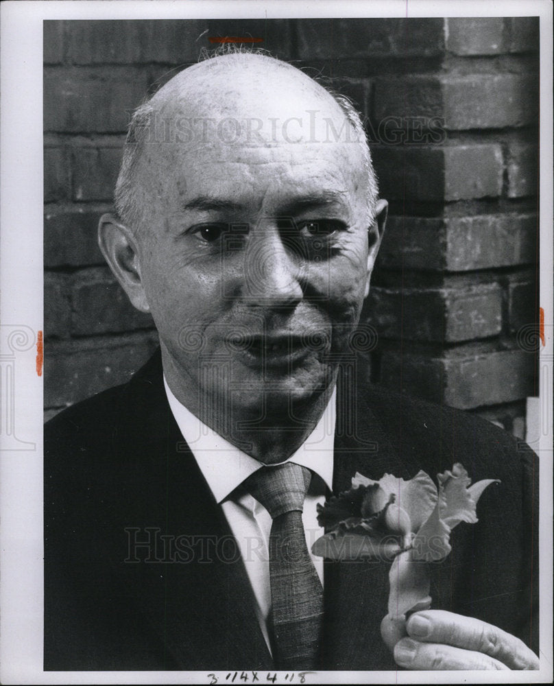 1964 Press Photo Dr. Wesley Davidson Orchid Flowers  - Historic Images