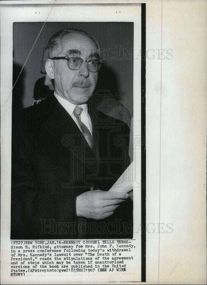 1967 Press Photo Attorney Rifkind Speaks After Lawsuit - Historic Images