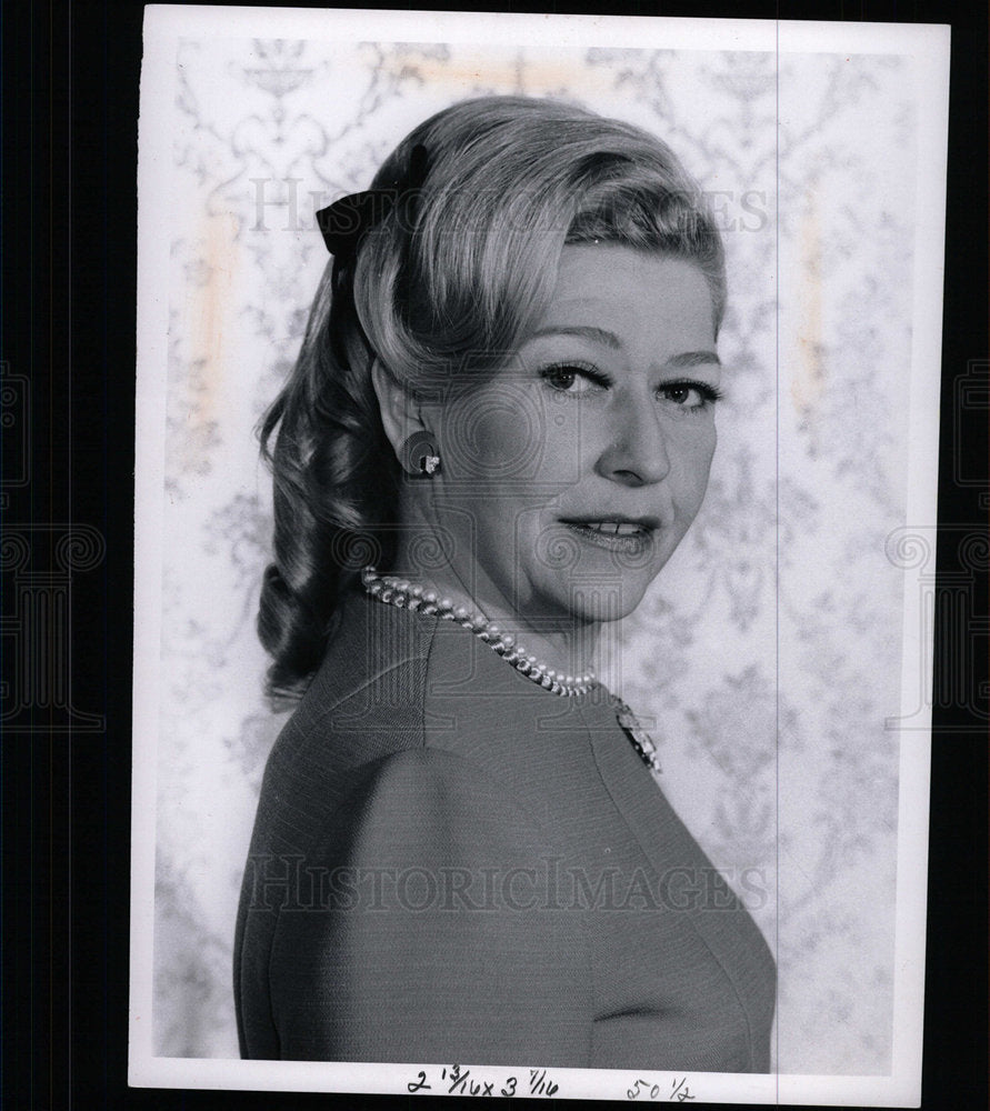 1968 Press Photo Virginia Farrell Hair Fashions - Historic Images