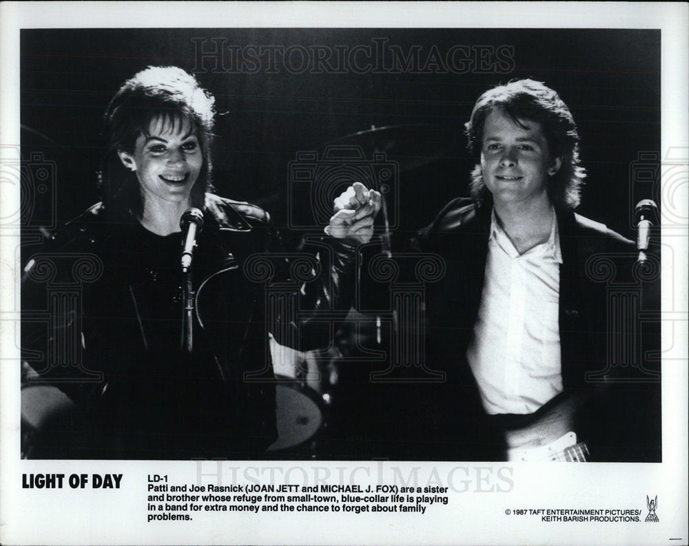 1988 Press Photo Actors Joan Jett, Michael Fox - Historic Images