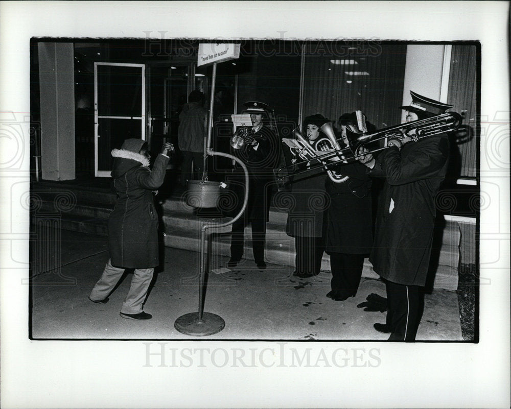 1981 Press Photo Salvation Army Band Red Bucket - Historic Images