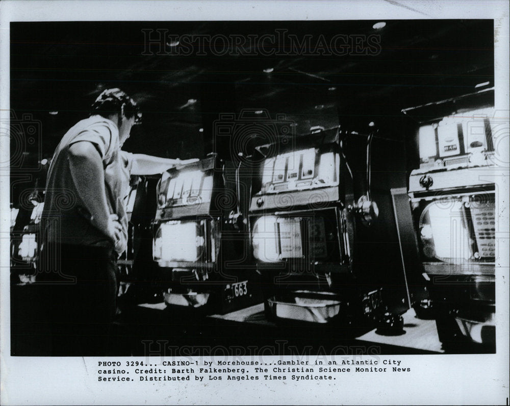 1992 Press Photo Gambler Atlantic City casino Monitor  - Historic Images
