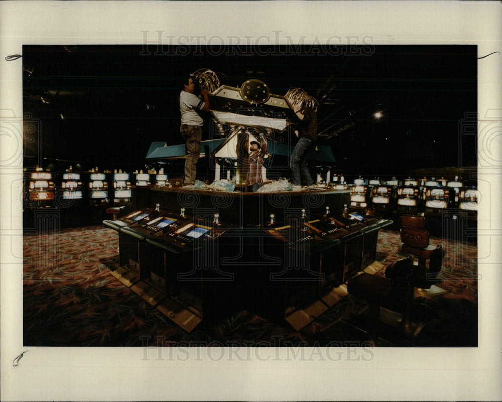 1993 Press Photo Workers place revolving sign Casino  - Historic Images