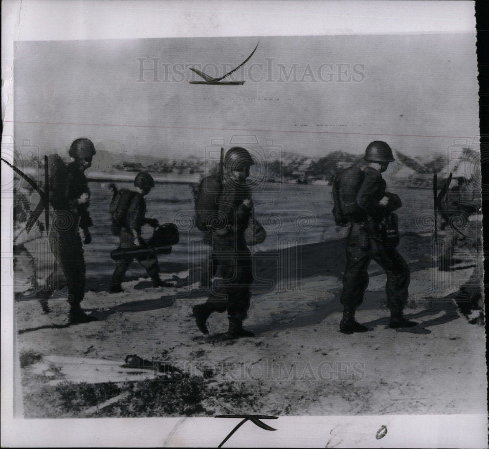 1950 Press Photo Wars Korea Americans Poland Ashore - RRY71735 - Historic Images