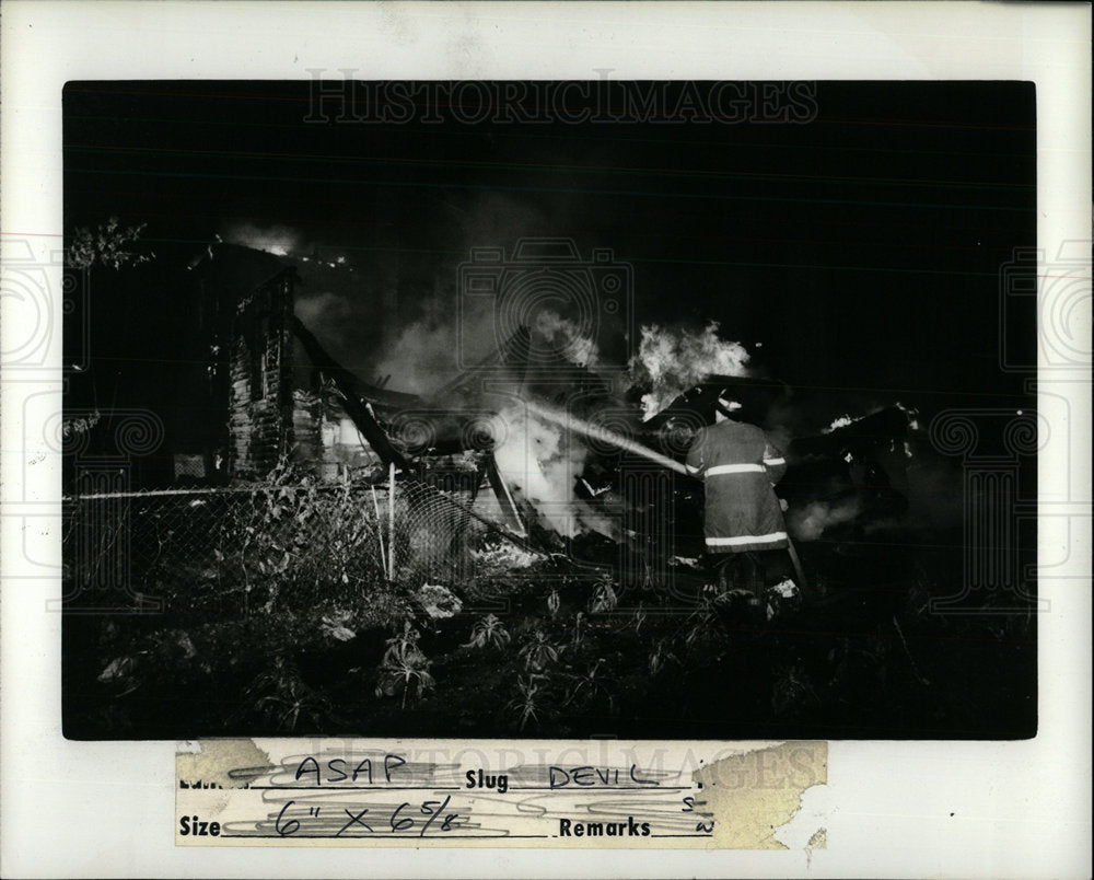 1984 Press Photo Halloween Fires/Detroit - Historic Images