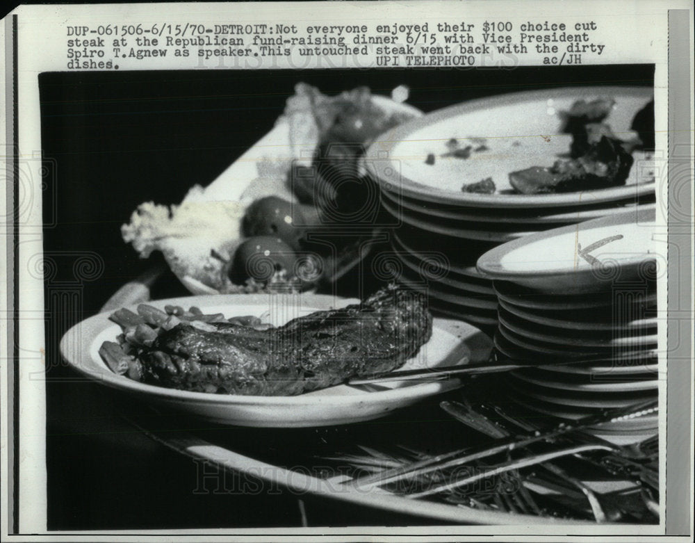 1970 Press Photo Detroit Spiro Agnew raising dinner  - Historic Images