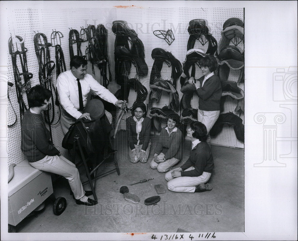 1964 Press Photo Girl scouts organization work Michigan - Historic Images