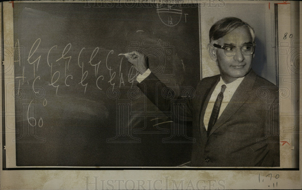 1970 Press Photo Nobel Prize Dr. Har Gobind Khorana - Historic Images