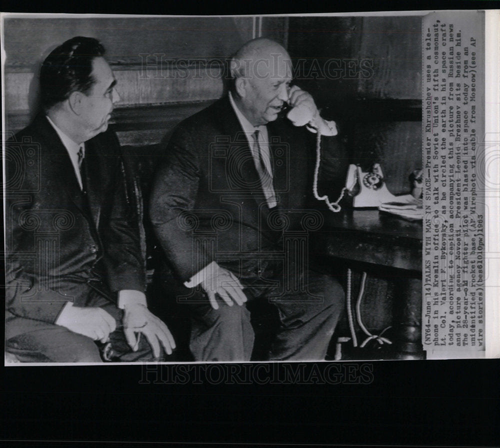 1963 Press Photo Khruschev Speaks To Cosmonaut By Phone - Historic Images