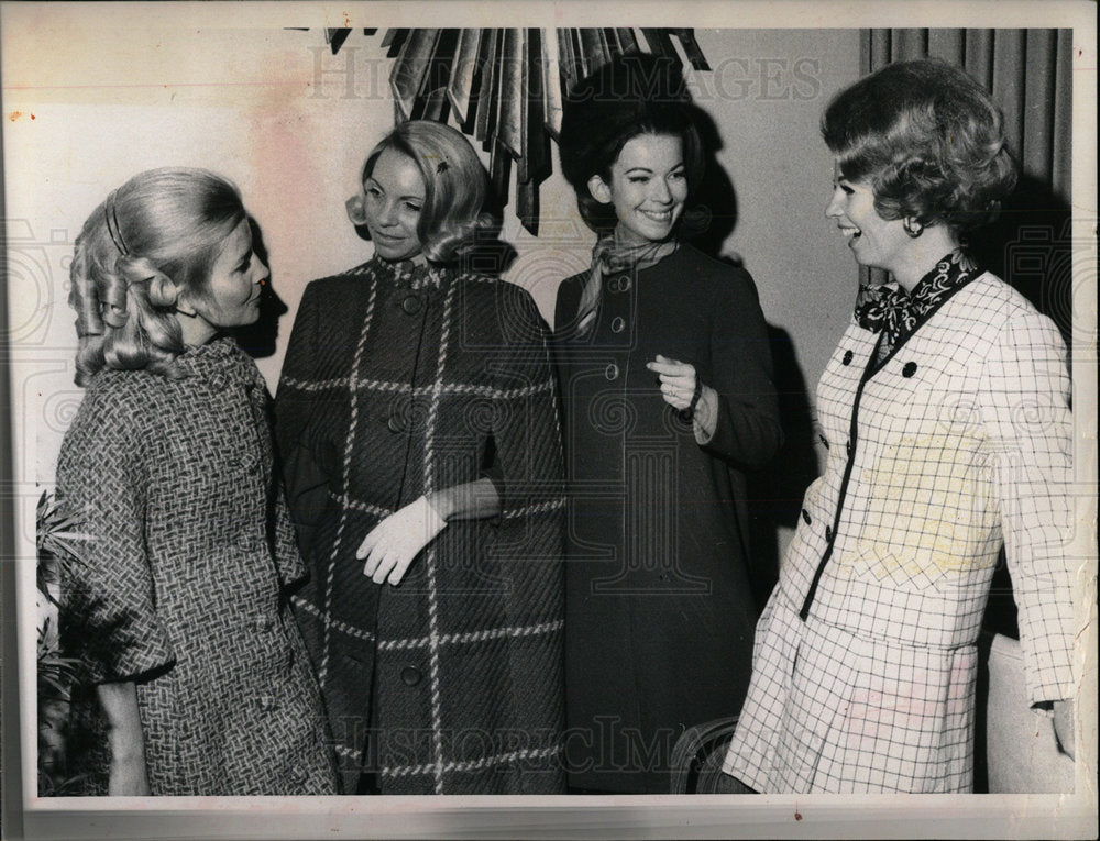 1972 Press Photo Karen Groth American Fashion Model - Historic Images